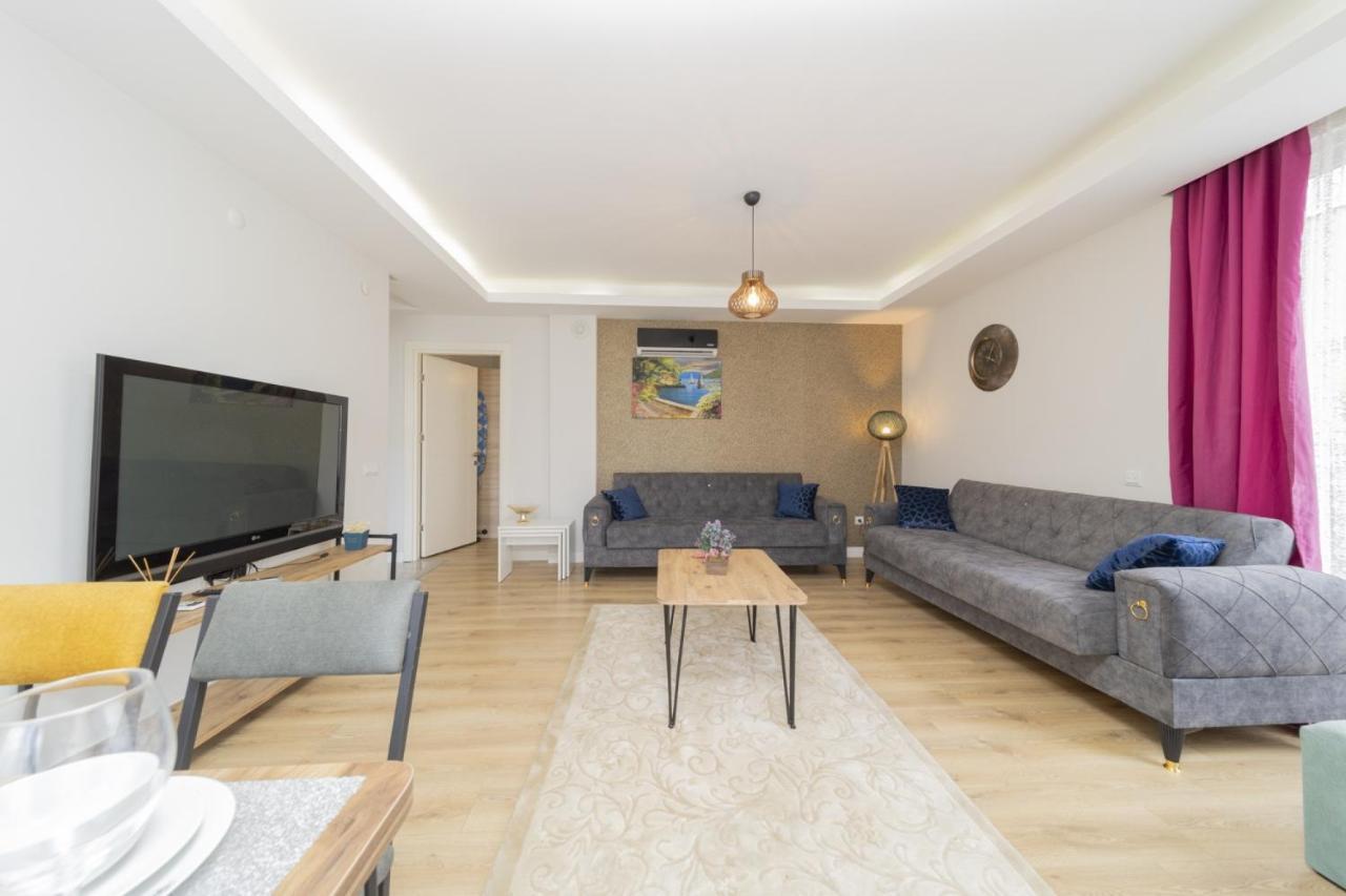 Flat W Balcony Near Hadrian In 安塔利亚
